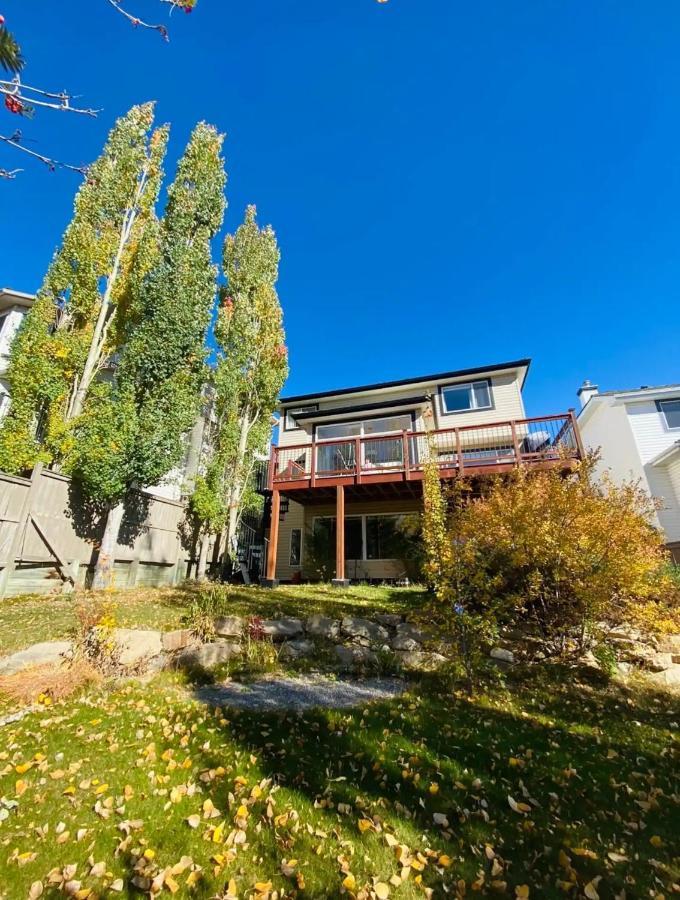 Private, Spacious, & Bright Home Calgary Exterior photo