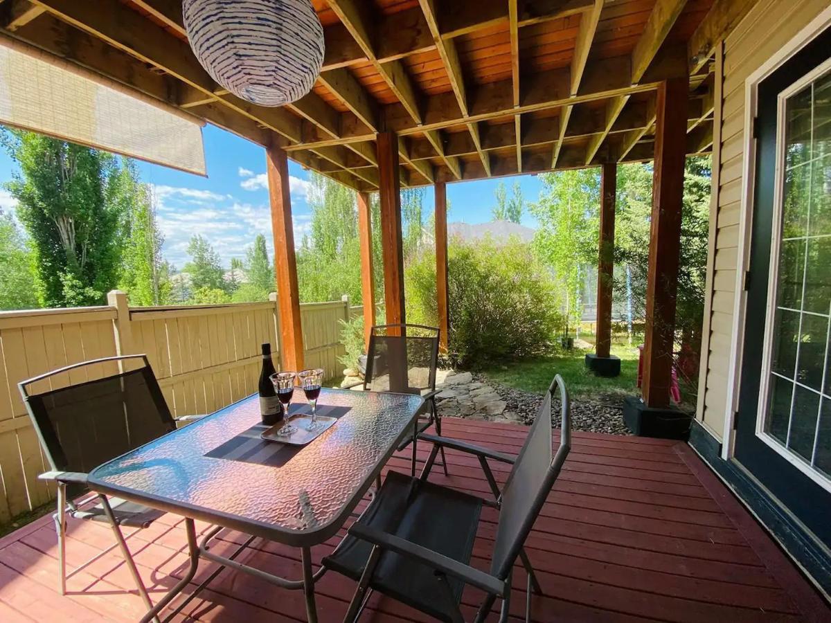 Private, Spacious, & Bright Home Calgary Exterior photo
