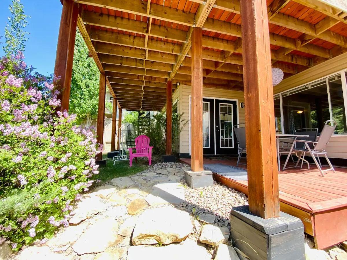 Private, Spacious, & Bright Home Calgary Exterior photo