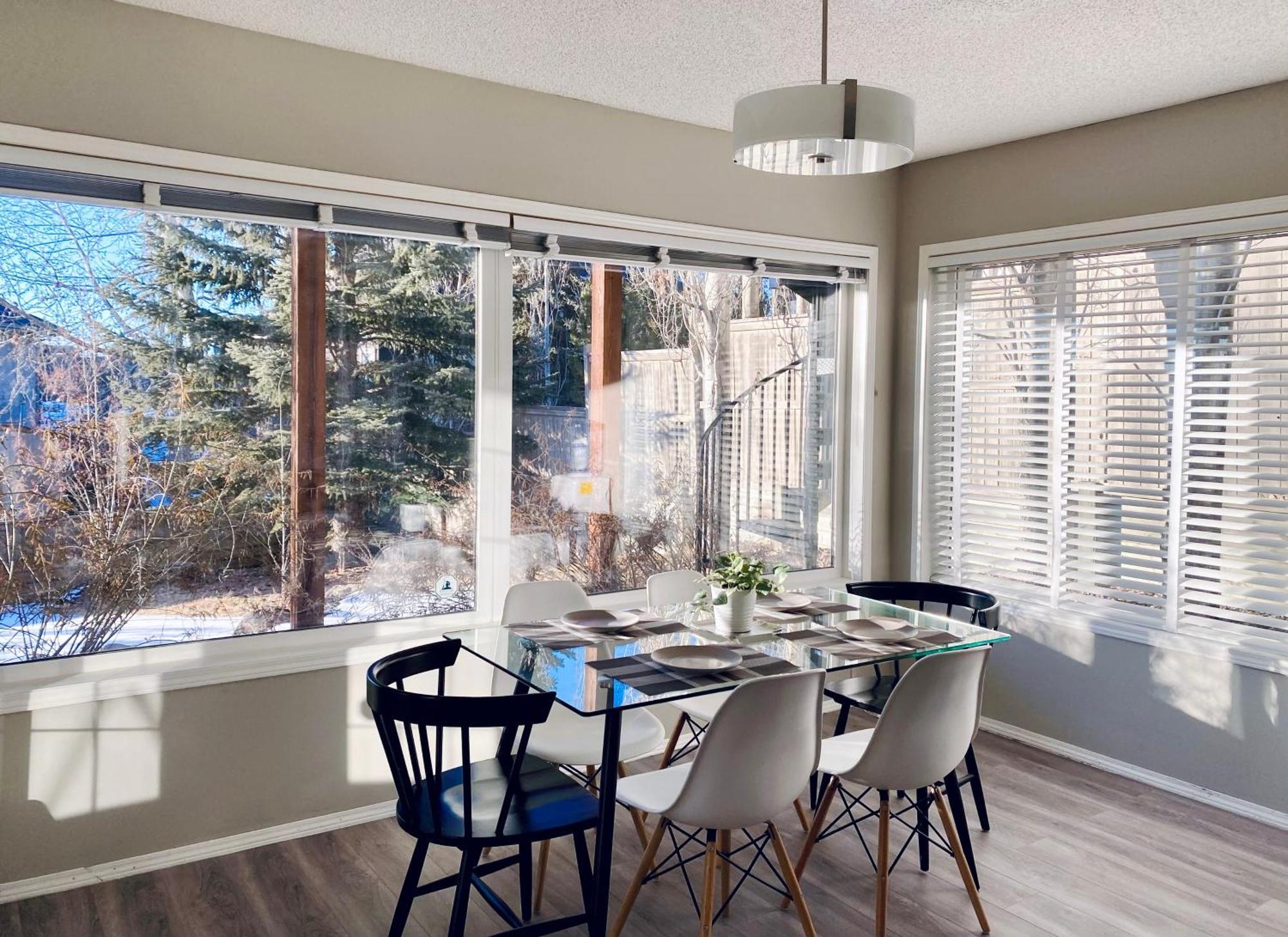 Private, Spacious, & Bright Home Calgary Exterior photo